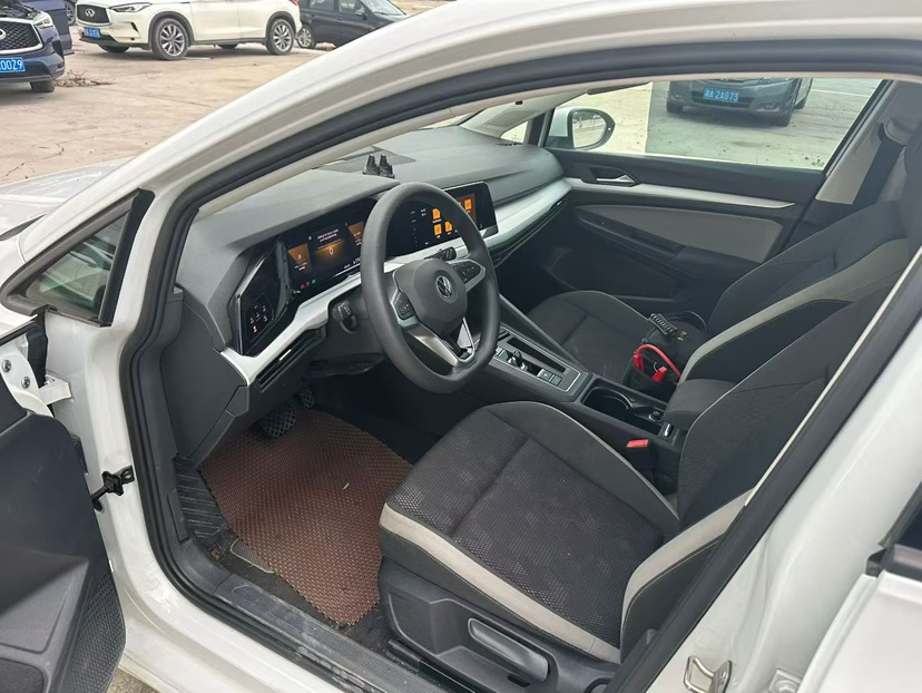 Volkswagen Golf 2023 car image #4