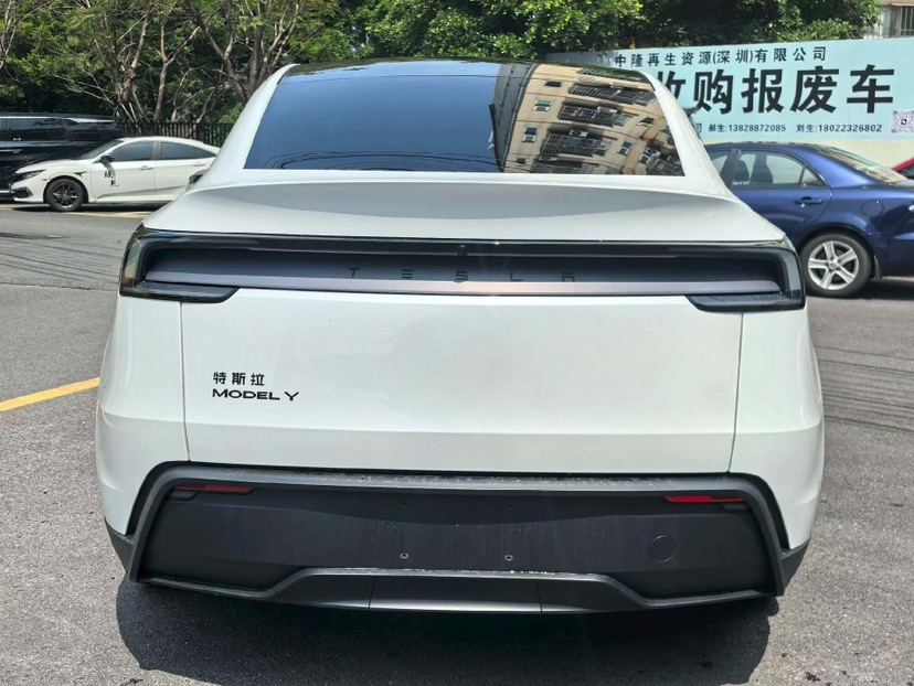 Tesla Model Y 2026 #8 Tesla Model Y 2026 car image #8