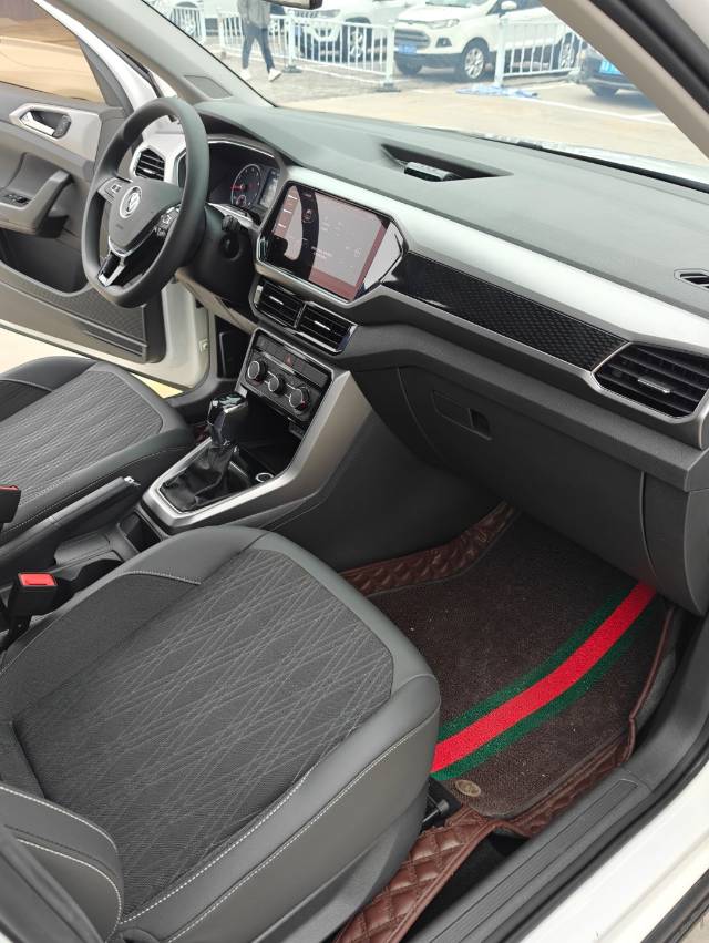 Volkswagen T-Cross 2021 car image #6