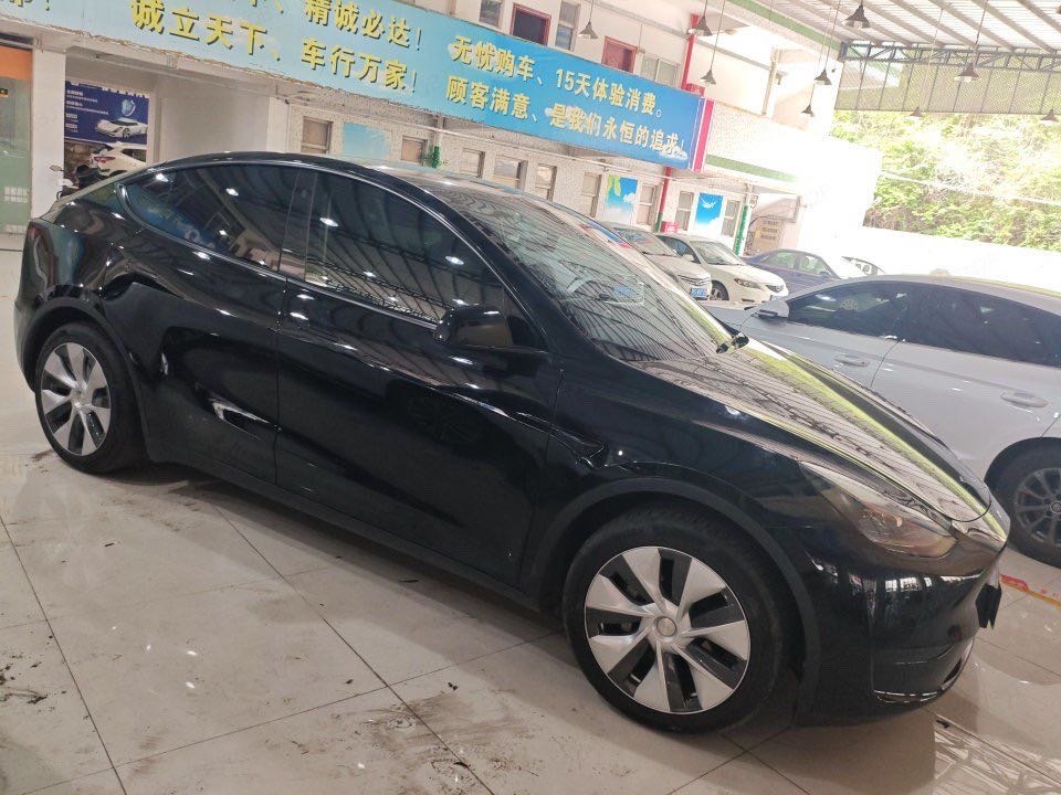 Tesla Model Y 2022 car image #4