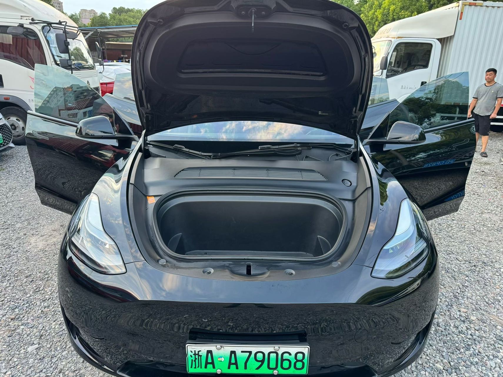 Tesla Model Y 2022 #5 Tesla Model Y 2022 car image #5