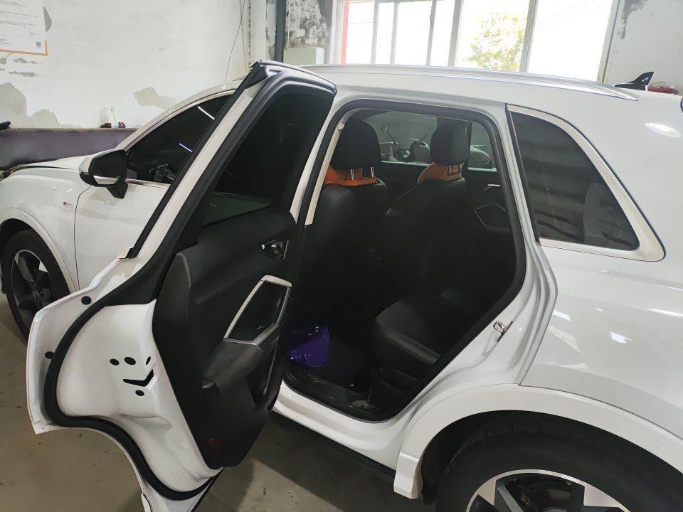 Audi Q3 2022 car image #8