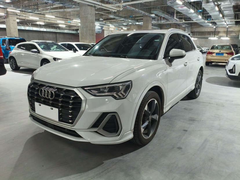 Audi Q3 2020 Audi Q3 2020 immagine di auto
