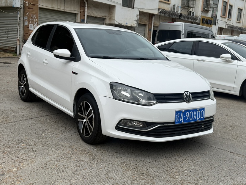 Volkswagen Polo 2015 Volkswagen Polo 2015 car image