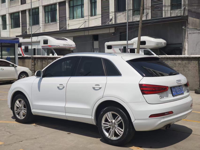 Audi Q3 2013 car image #8