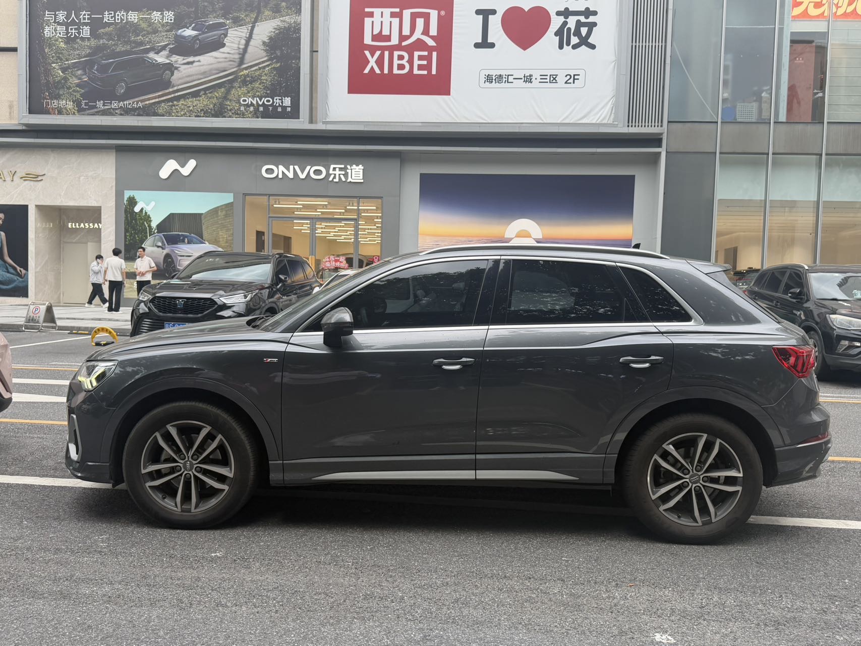 Audi Q3 2020 car image #7