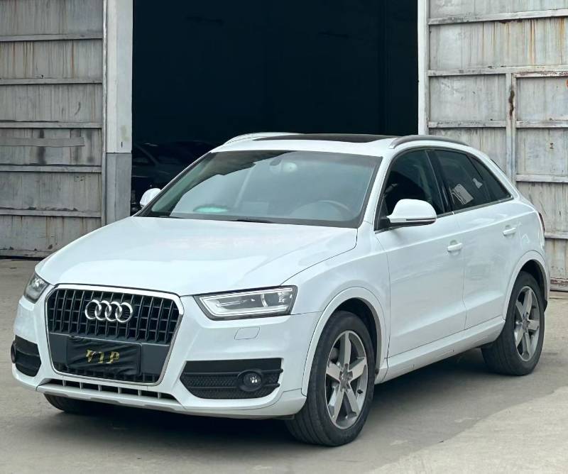 Audi Q3 2015 Audi Q3 2015 immagine di auto