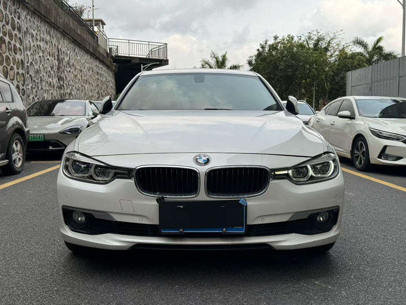 BMW 3 Series 2018 #2 BMW 3 Series 2018 car image #2