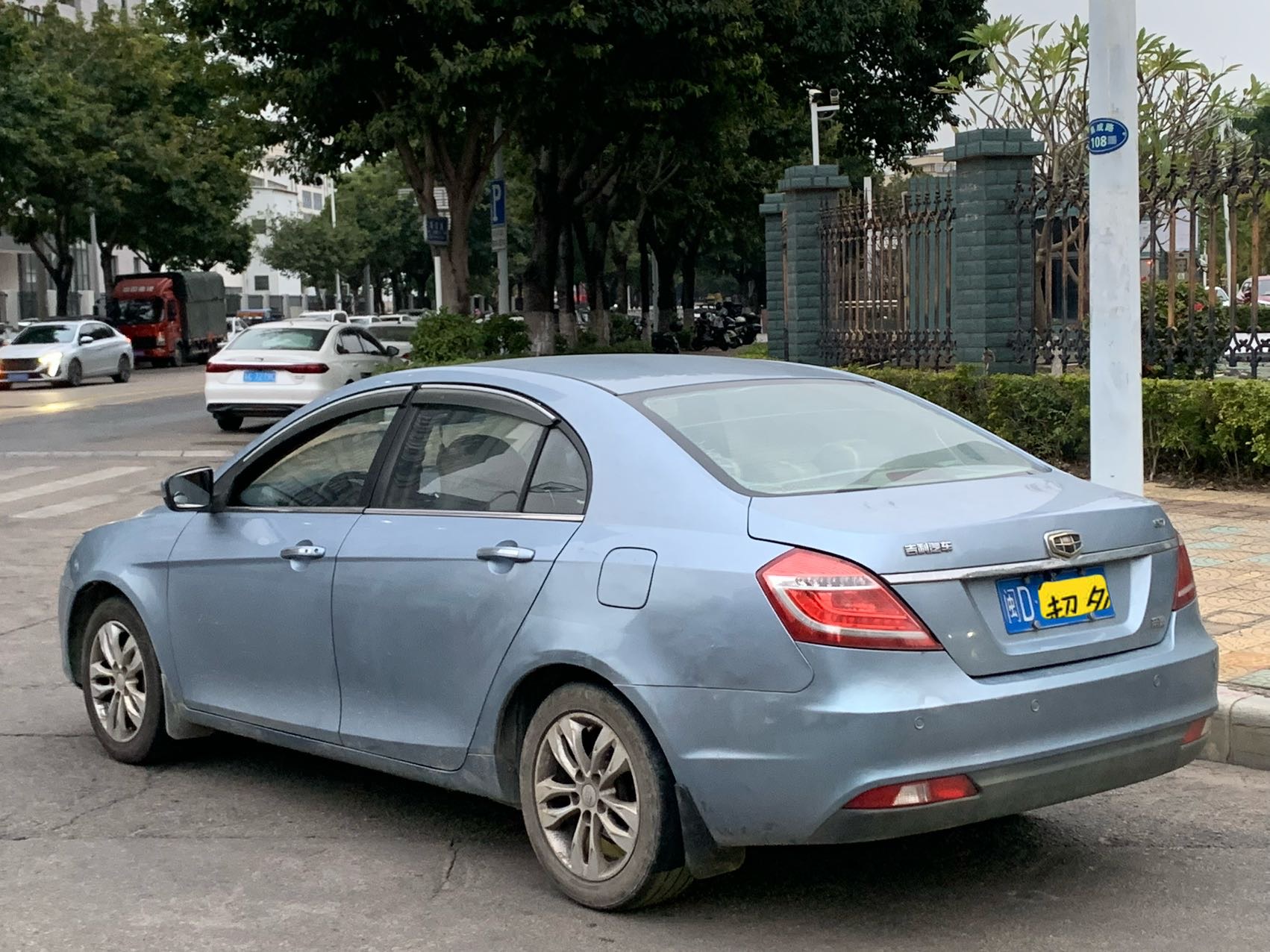 GEELY Emgrand 2014 car image #7