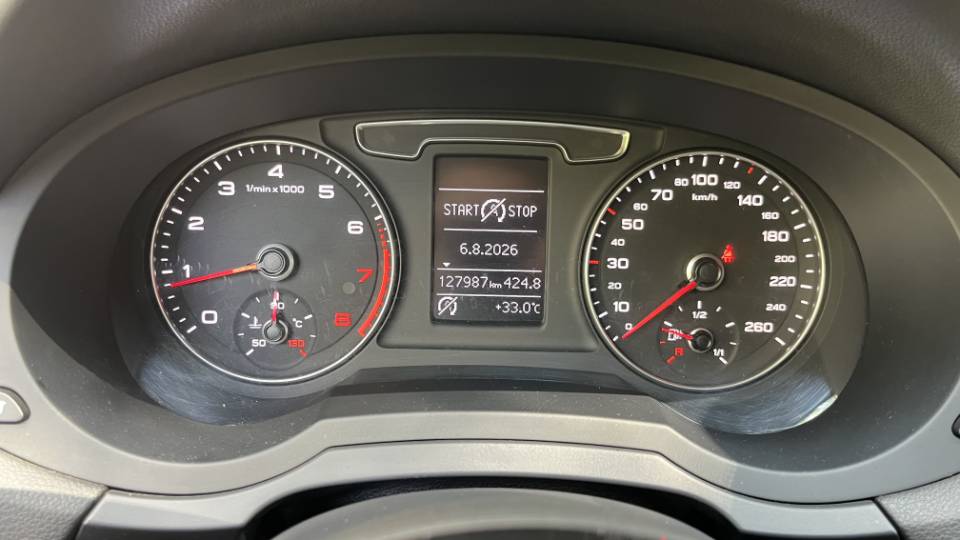 Audi Q3 2018 car image #10
