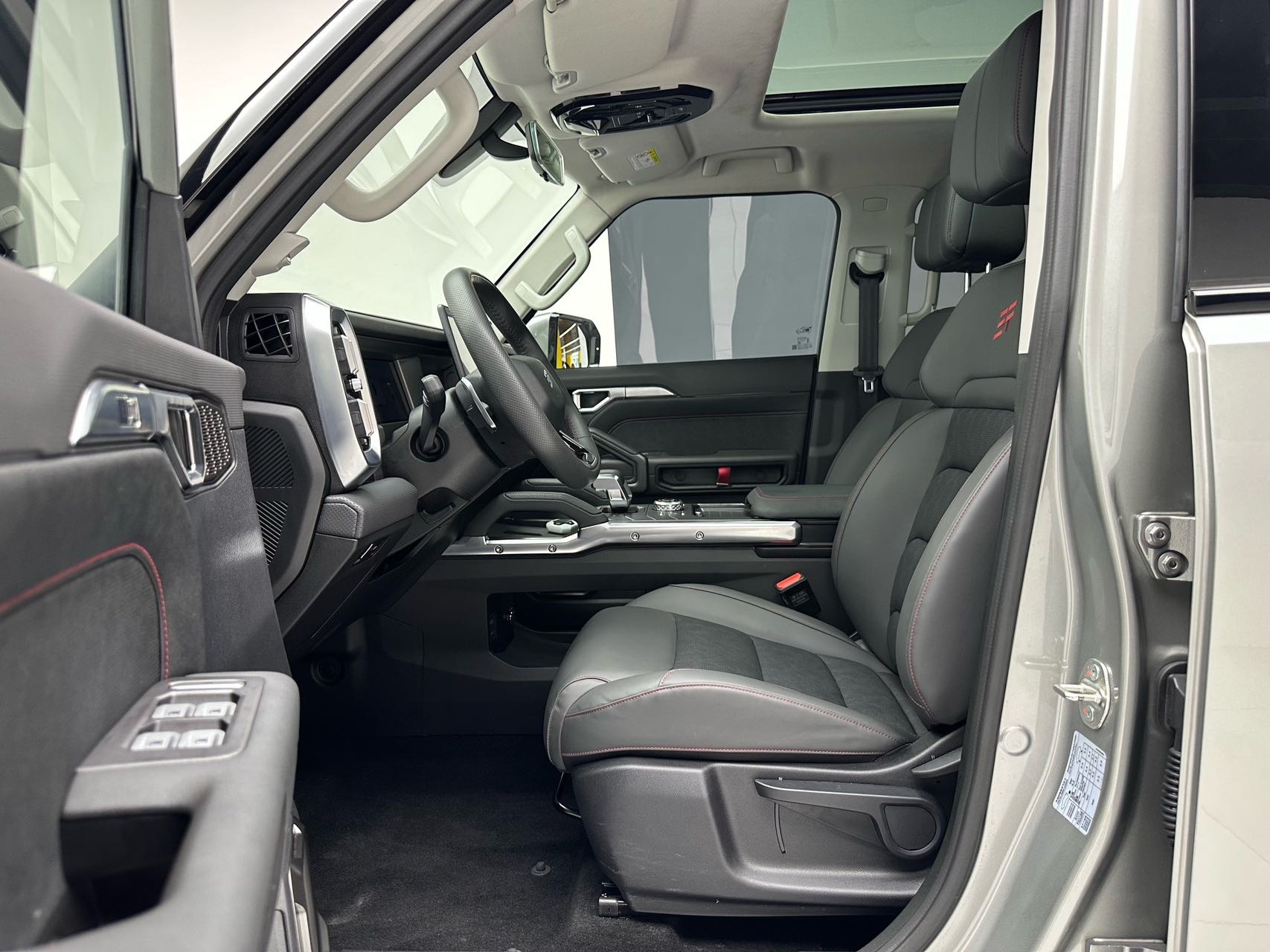 Jetour Traveller 2024 car image #2
