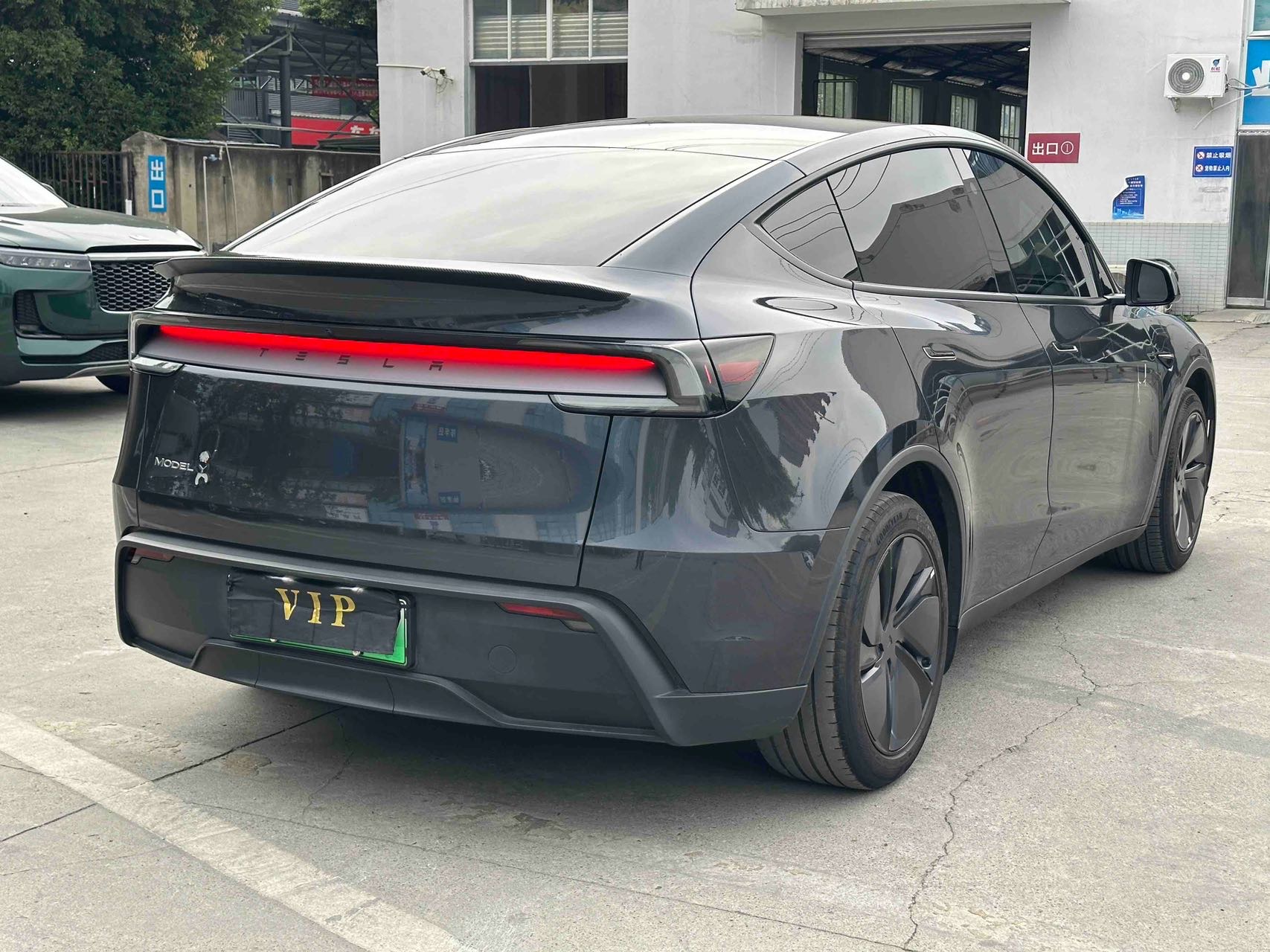 Tesla Model Y 2025 #8 Tesla Model Y 2025 car image #8