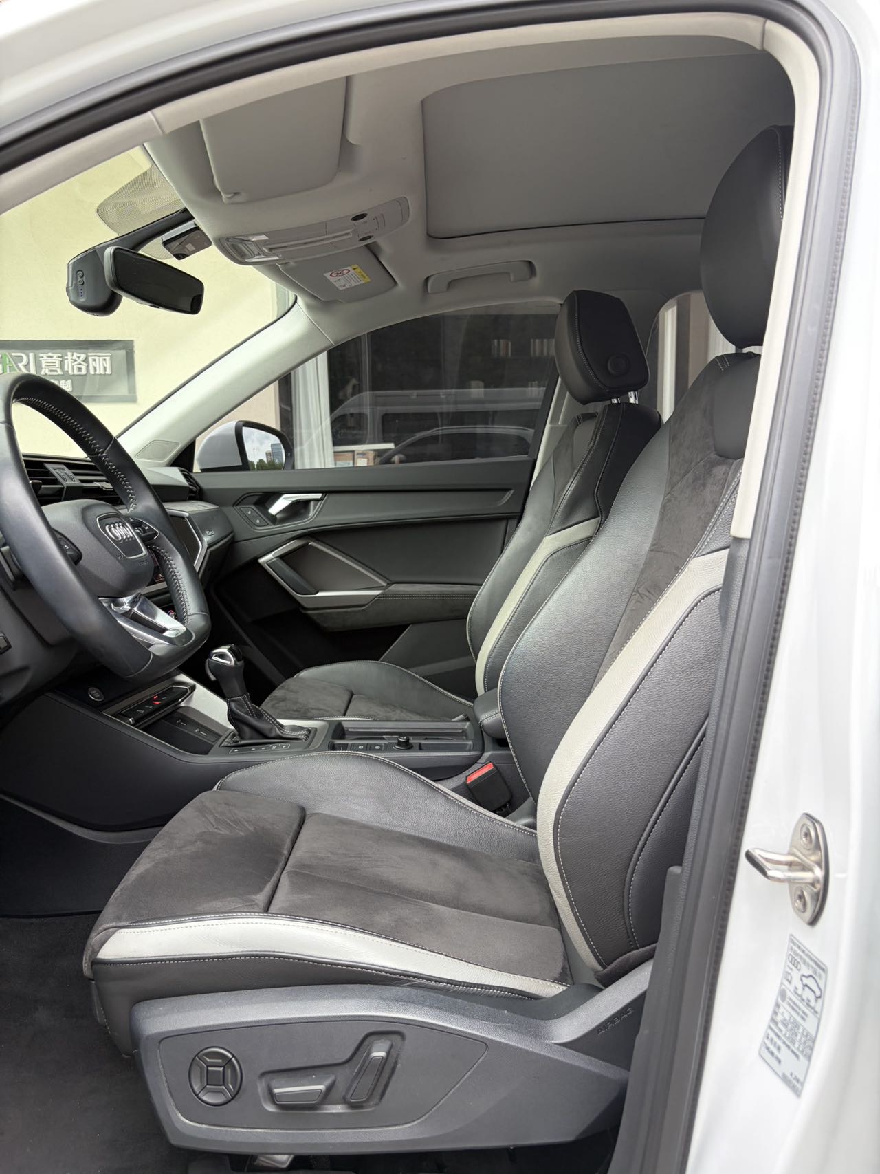 Audi Q3 2020 car image #4