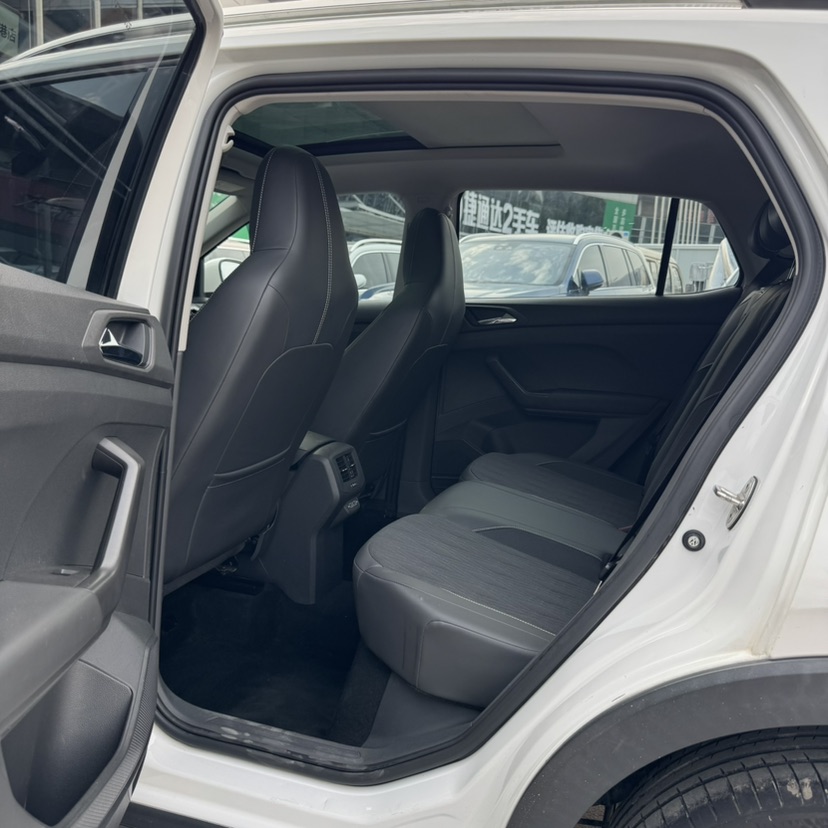 Volkswagen T-Cross 2021 car image #6