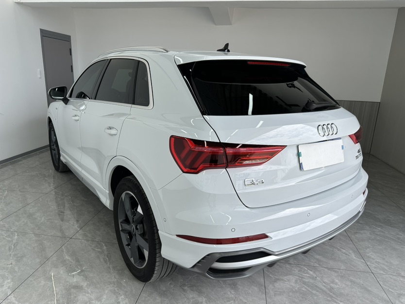 Audi Q3 2022 car image #4