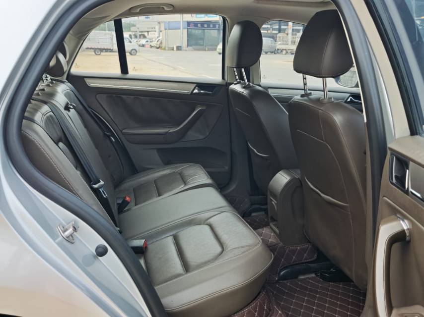 Volkswagen Bora 2014 car image #8