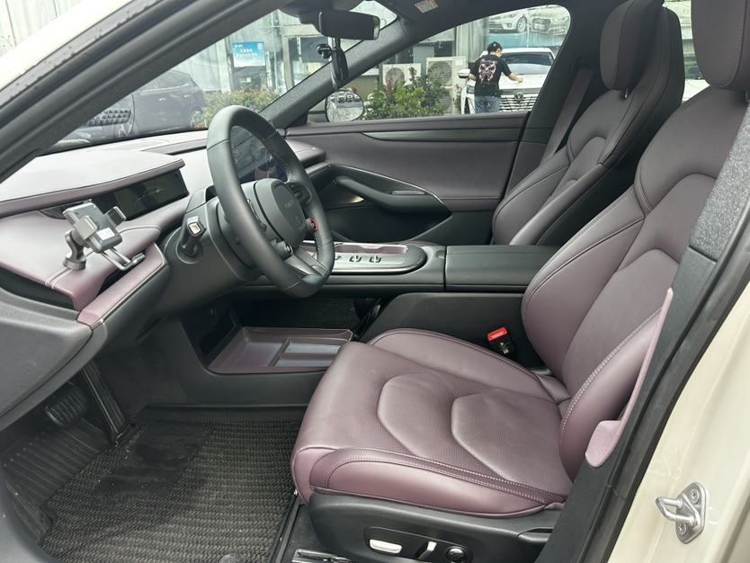 MI SU7 2024 immagine di auto #5