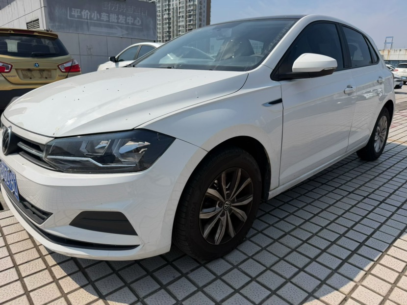 Volkswagen Polo 2021 car image #3