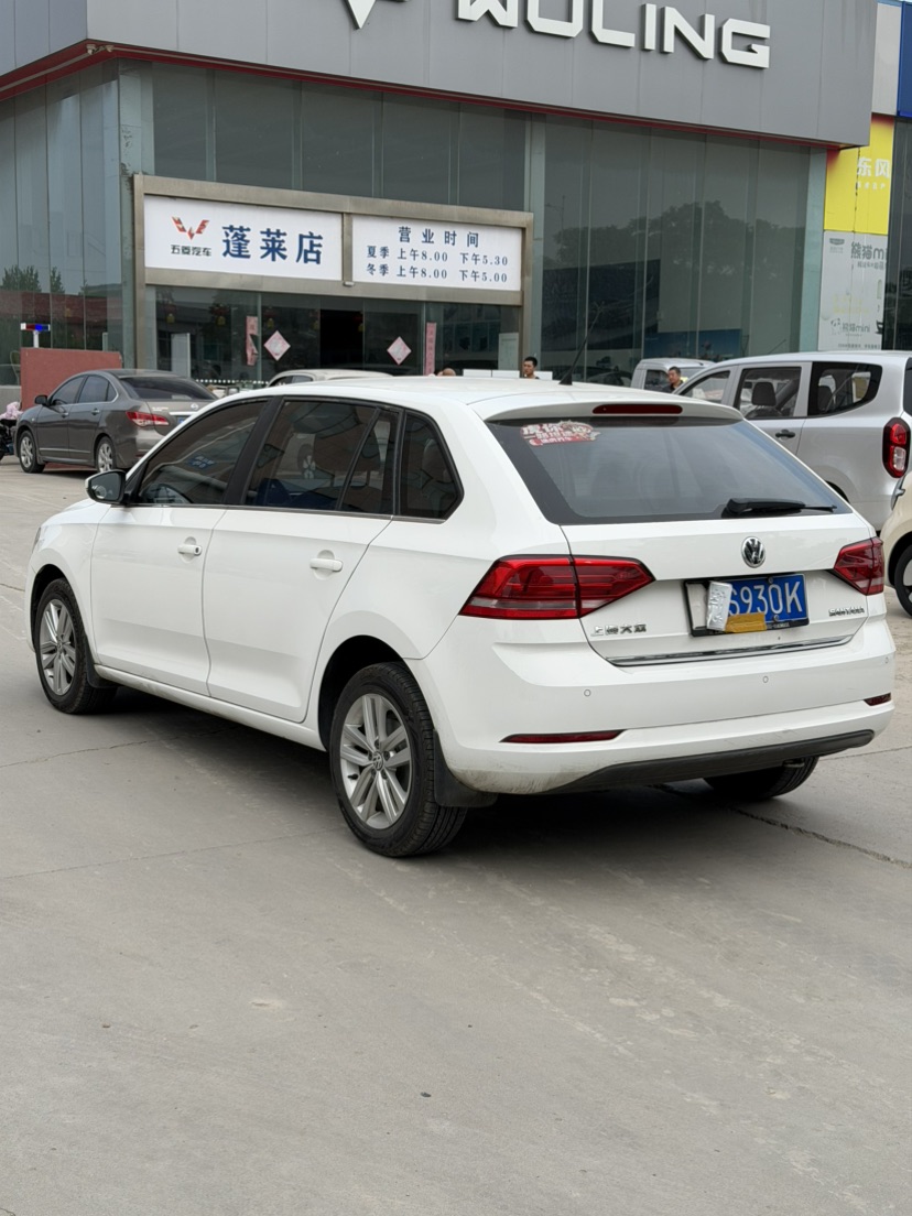 Volkswagen Santana 2016 car image #2
