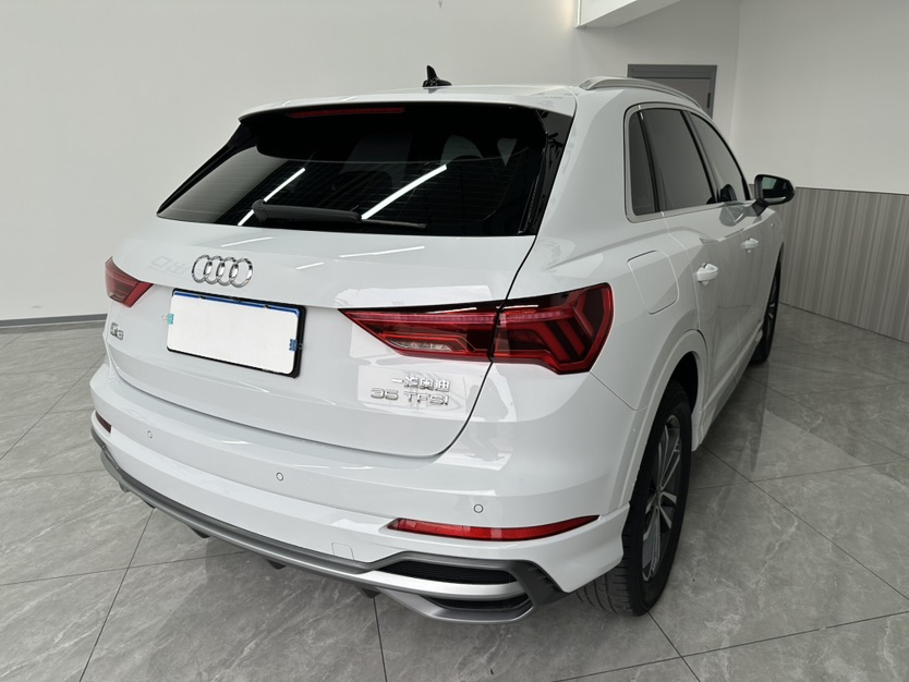 Audi Q3 2023 car image #4