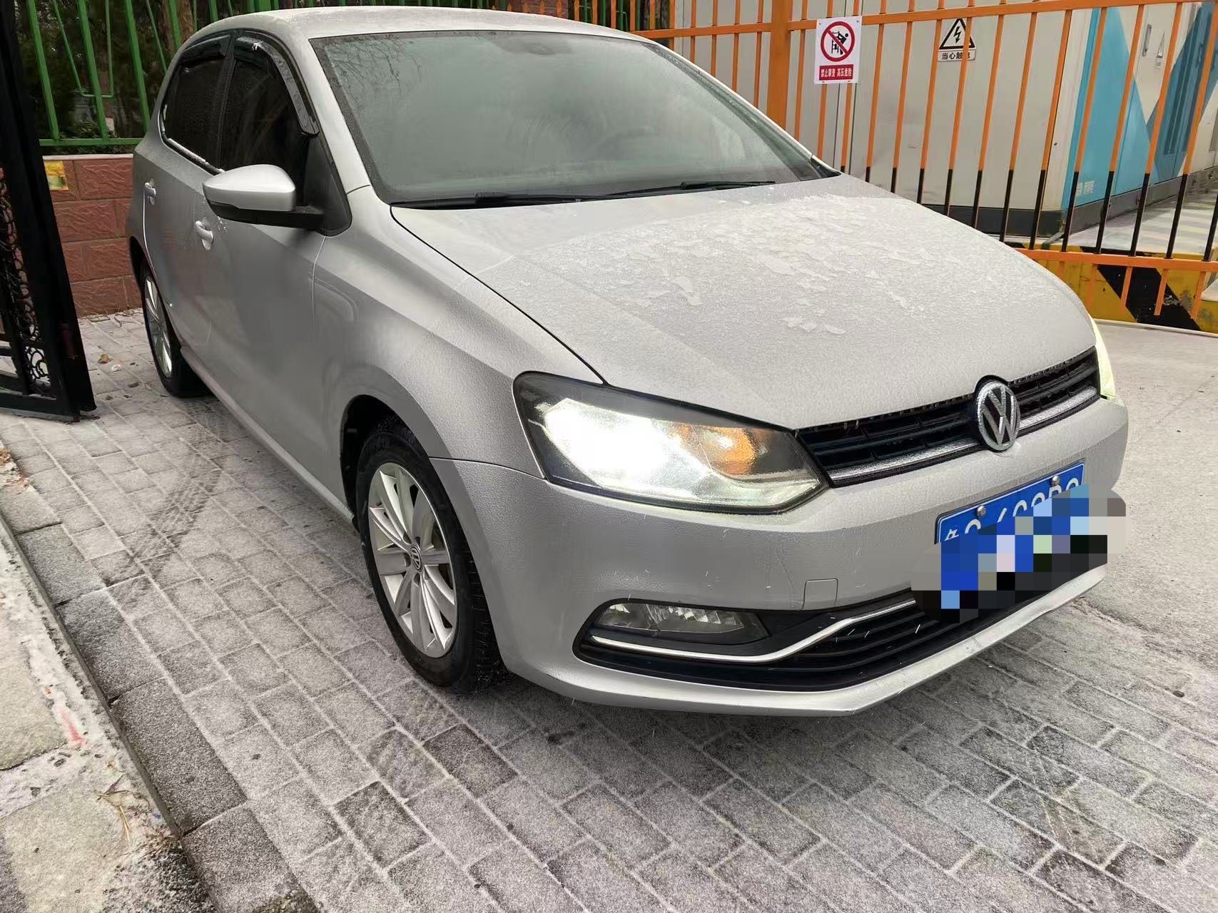 Volkswagen Polo 2015 car image #2