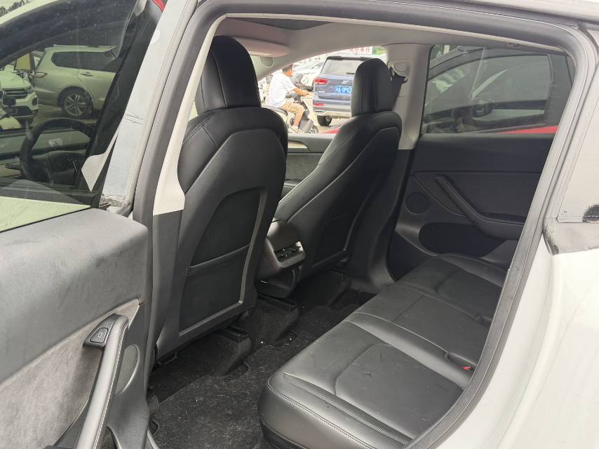 Tesla Model Y 2021 car image #6