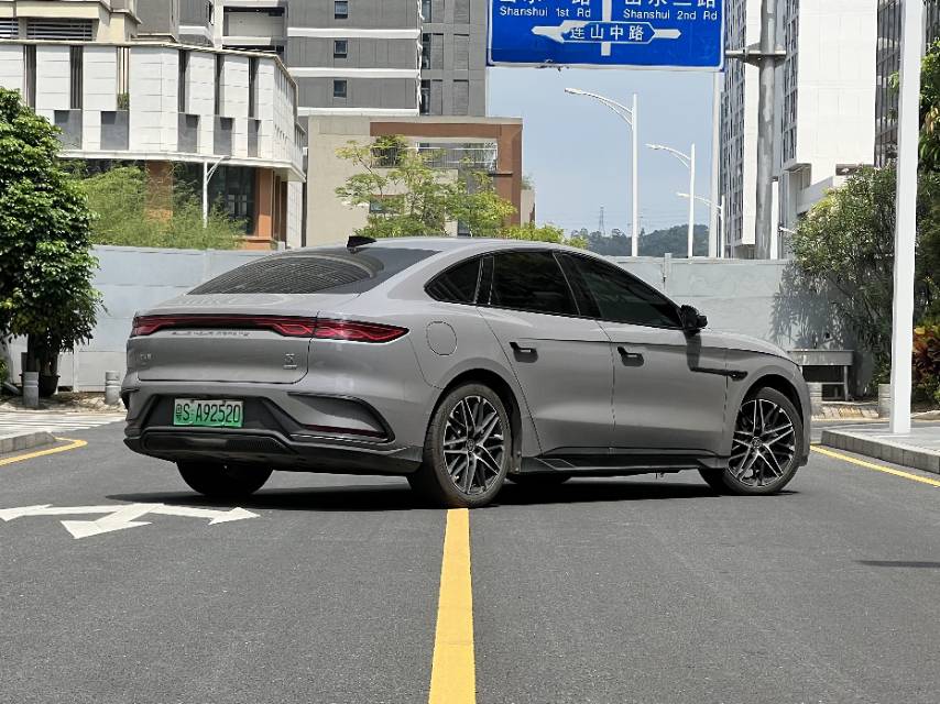 BYD Han 2025 car image #9
