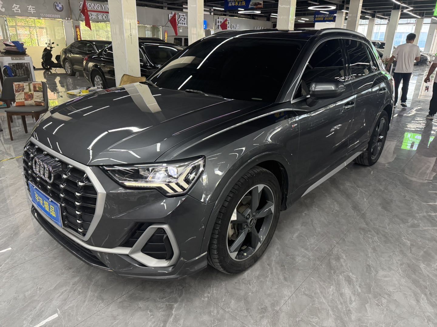 Audi Q3 2022 car image 