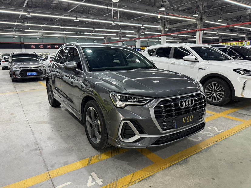 Audi Q3 2022 car image #3