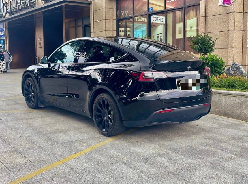 Tesla Model Y 2022 car image #6