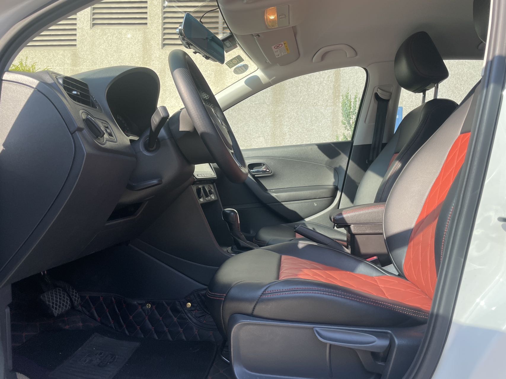 Volkswagen Polo 2019 car image #4