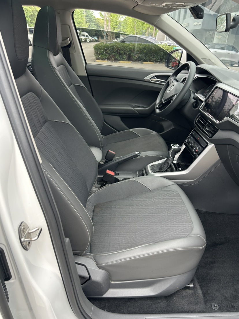Volkswagen T-Cross 2021 car image #9