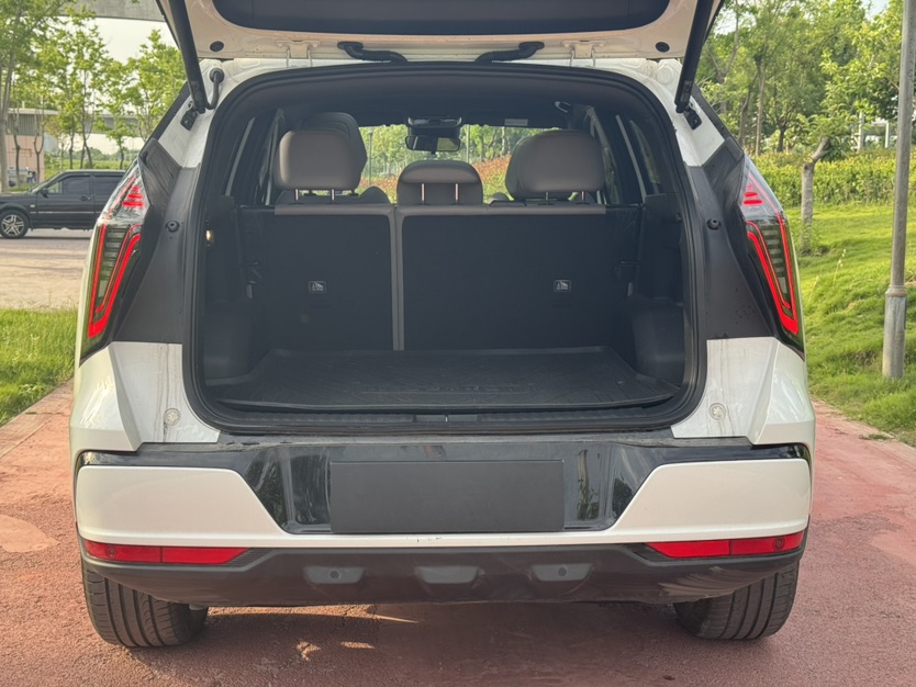 GEELY Boyue L 2025 car image #12