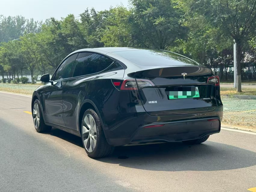 Tesla Model Y 2023 car image #4