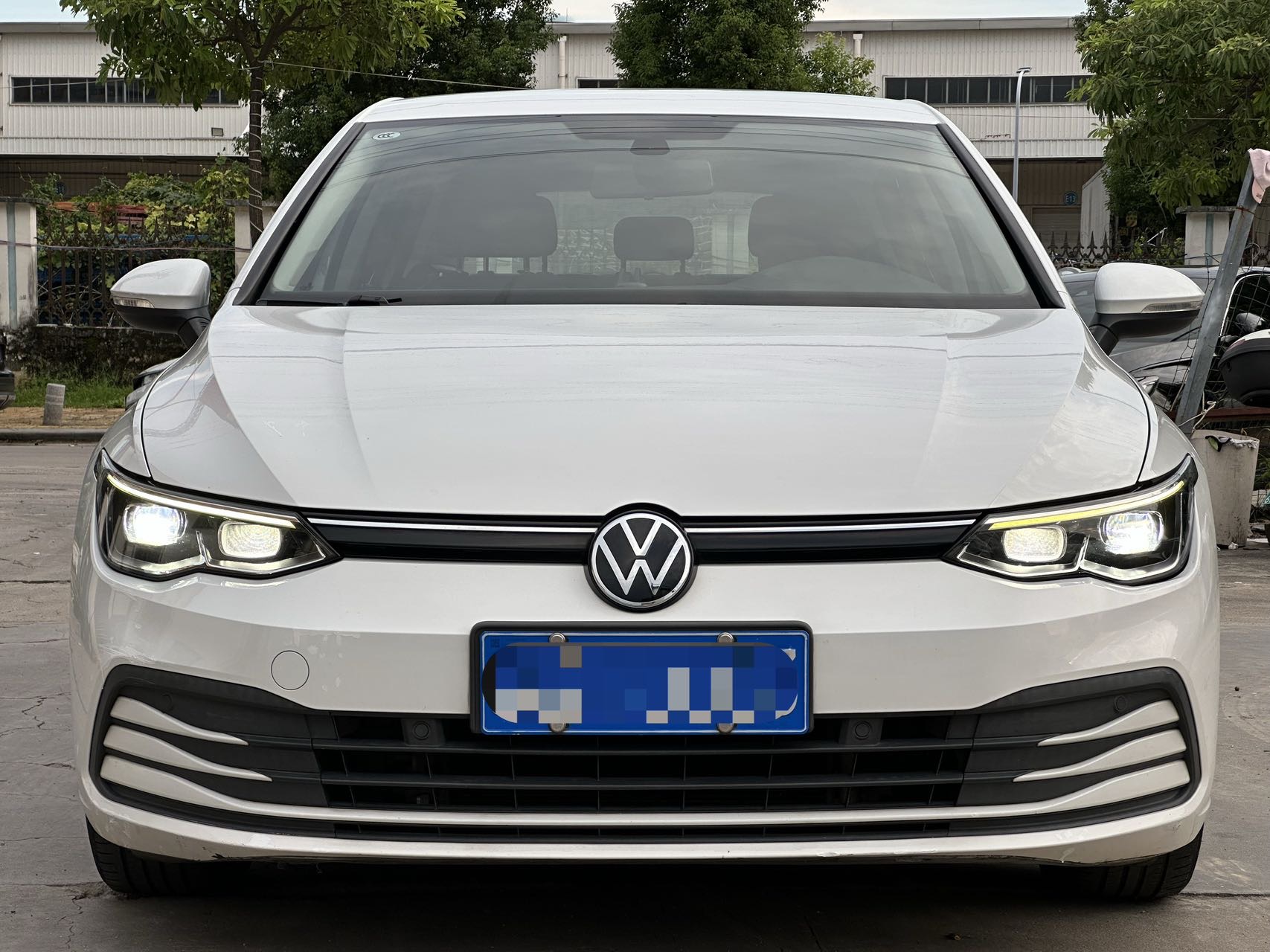 Volkswagen Golf 2023 car image #2
