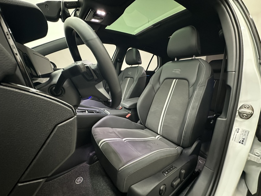 Volkswagen Golf 2023 car image #8