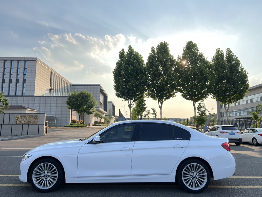 BMW 3 Series 2018 #2 BMW 3 Series 2018 car image #2