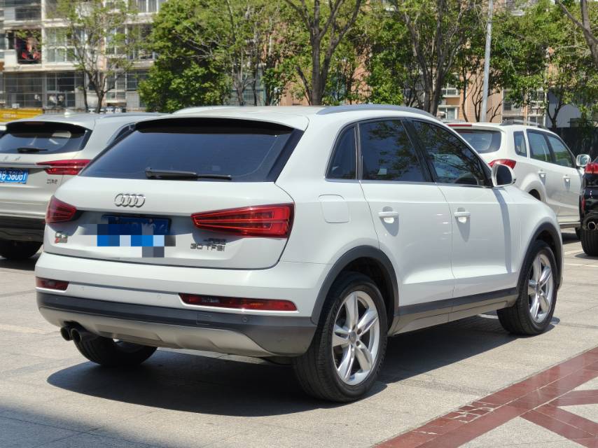 Audi Q3 2019 car image #9