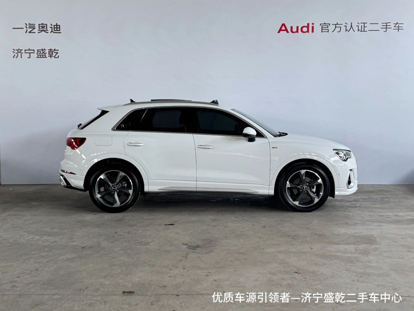 Audi Q3 2023 car image #3