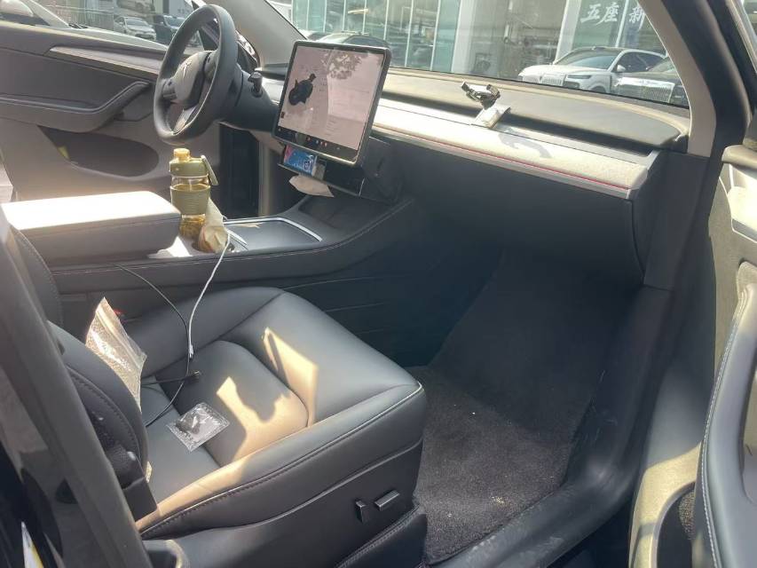 Tesla Model Y 2023 #5 Tesla Model Y 2023 car image #5