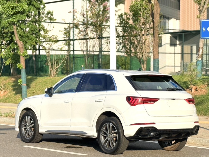 Audi Q3 2020 car image #7
