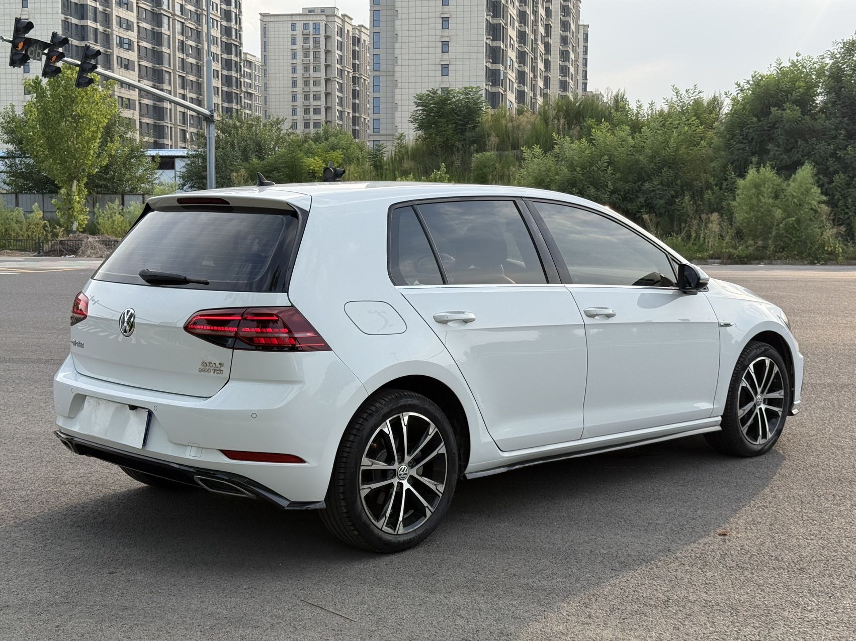 Volkswagen Golf 2019 car image #10