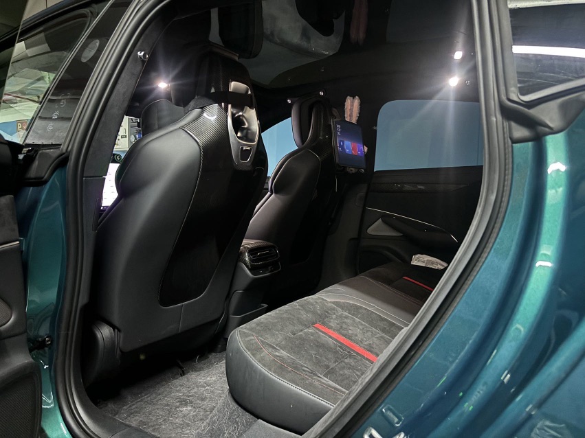 MI SU7 Ultra 2025 car image #2