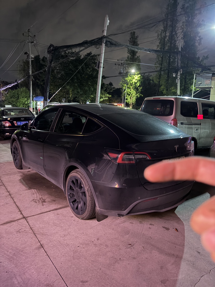 Tesla Model Y 2022 #8 Tesla Model Y 2022 car image #8