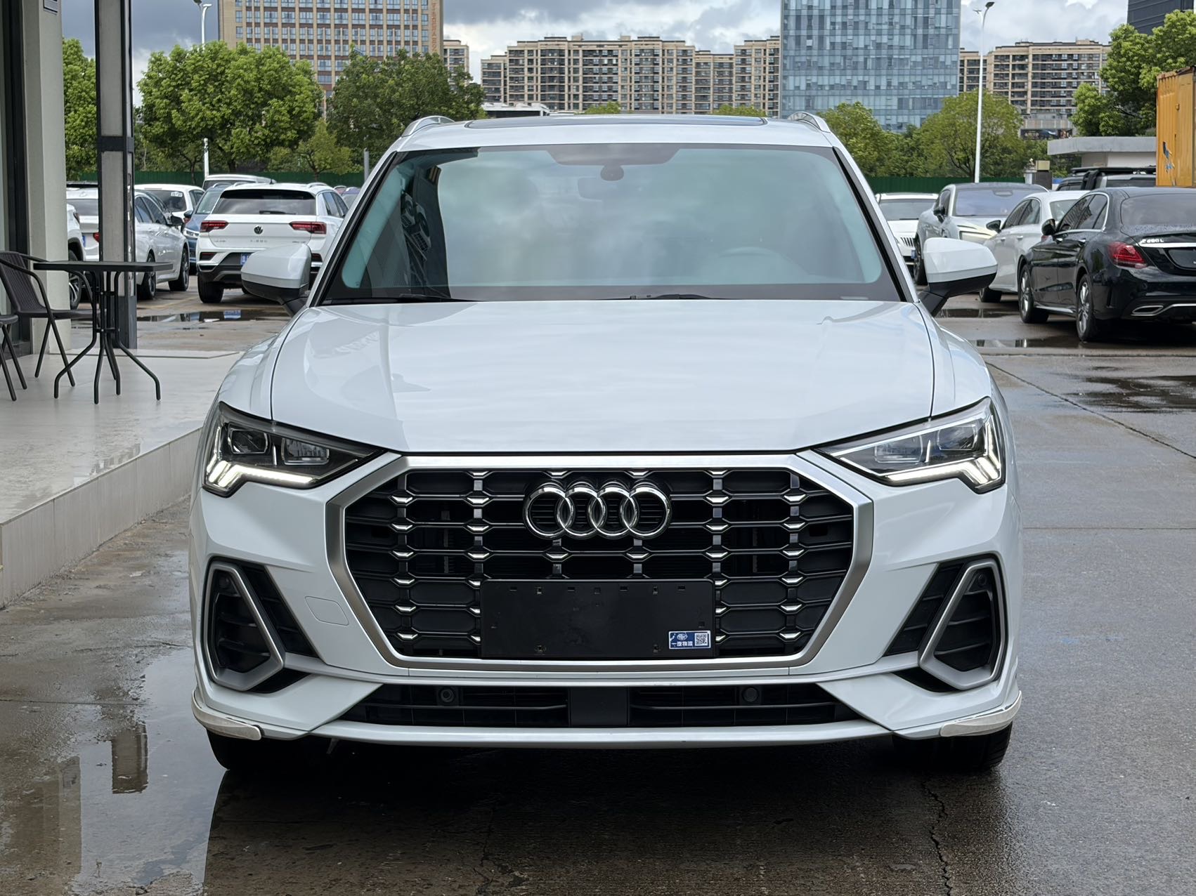 Audi Q3 2022 car image #2