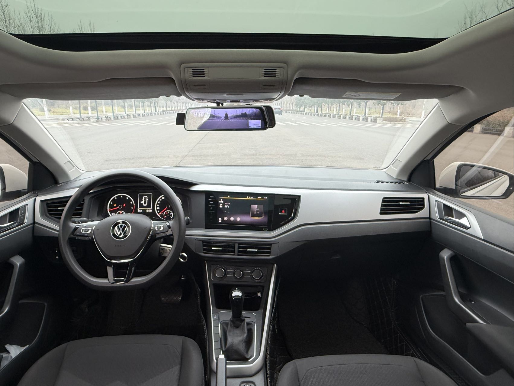 Volkswagen Polo 2022 car image #9