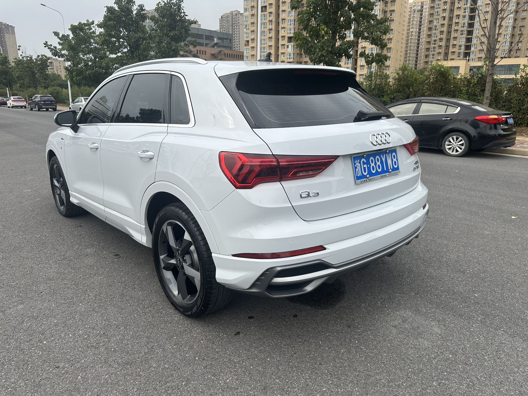 Audi Q3 2022 car image #12