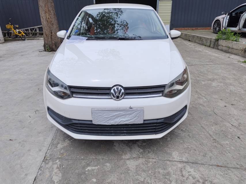 Volkswagen Polo 2015 car image #2