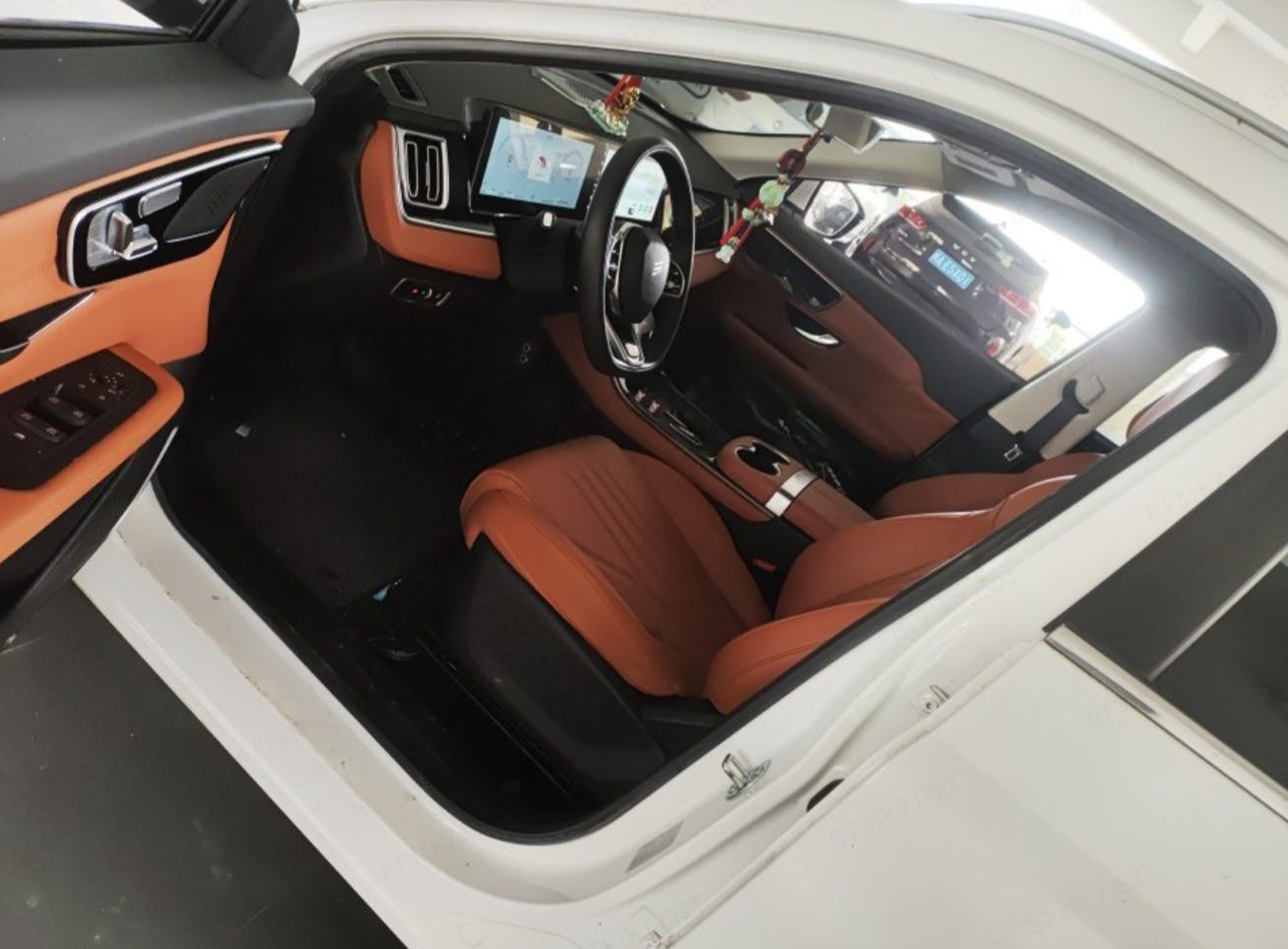 Jetour X70 PLUS C-DM 2025 car image #5