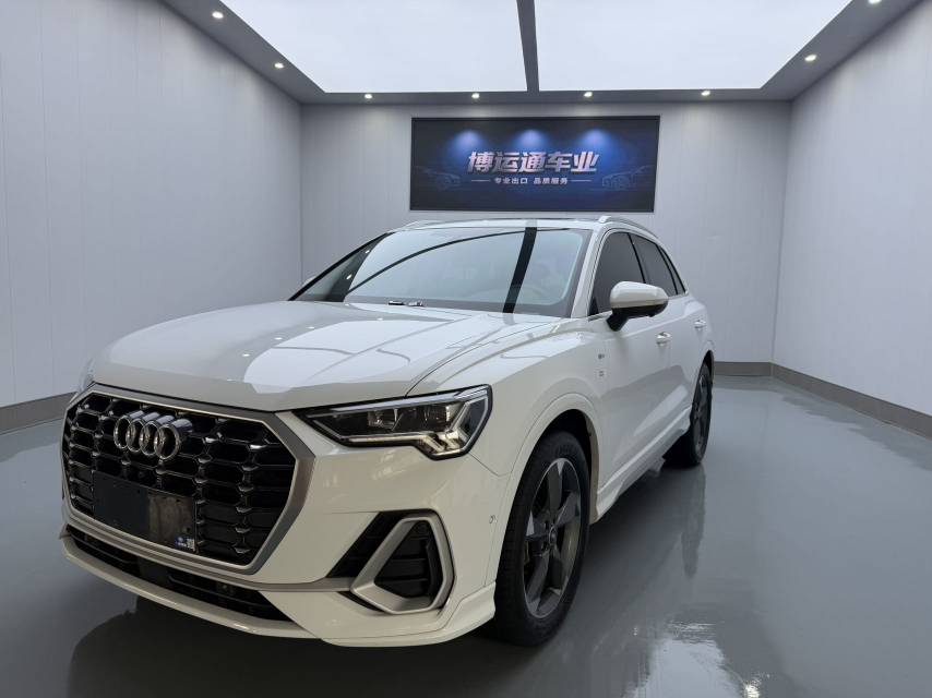 Audi Q3 2022 car image #3